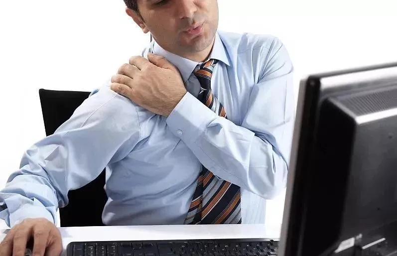 為何肩周炎一到晚上就加重？趕走疼痛，這6個動作，在家就能做!