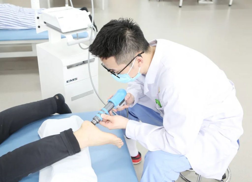 無創傷，無輻射，體外沖擊波康復治療為足跟痛患者帶來康復新希望!