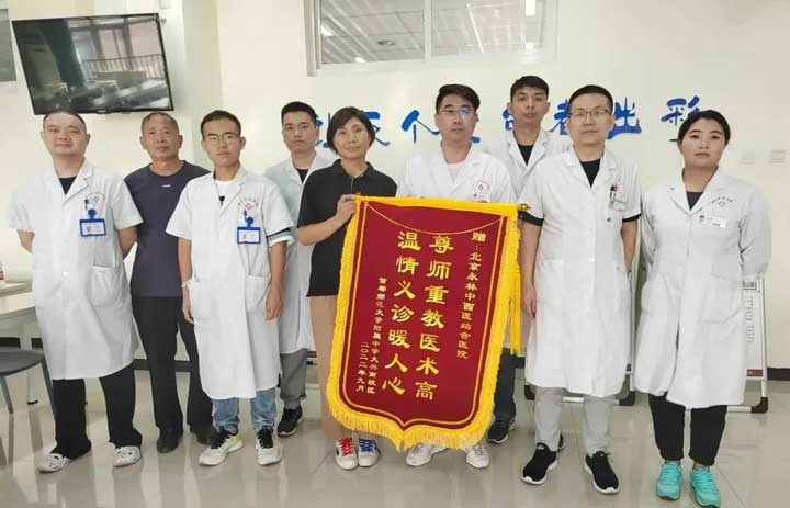 感恩教師節(jié)，義診送健康，北京永林醫(yī)院走進(jìn)首師大附屬中學(xué)