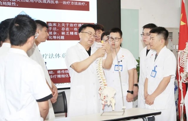 腰痛、下肢放射痛謹(jǐn)防腰間盤突出，早查早治是關(guān)鍵！