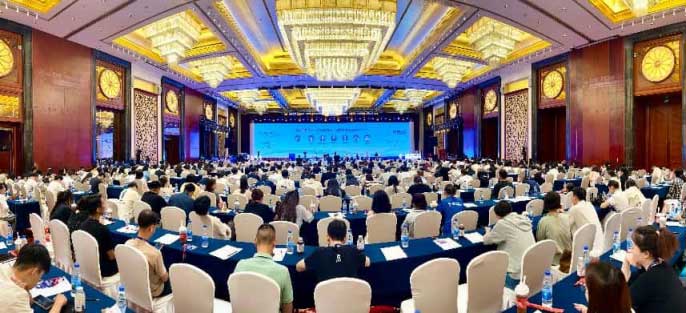 趙永林董事長參加2025數智中醫藥發展大會并舉行北京百芝堂永林互聯網醫院啟動儀式