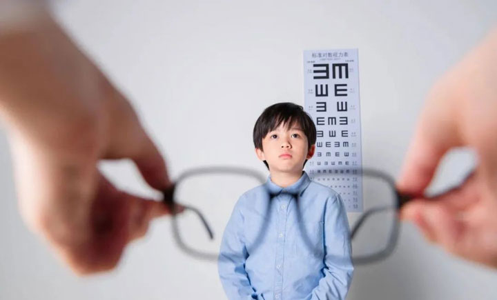 夜間防控矯正近視的隱形衛士｜角膜塑形鏡（OK鏡）5折優惠！