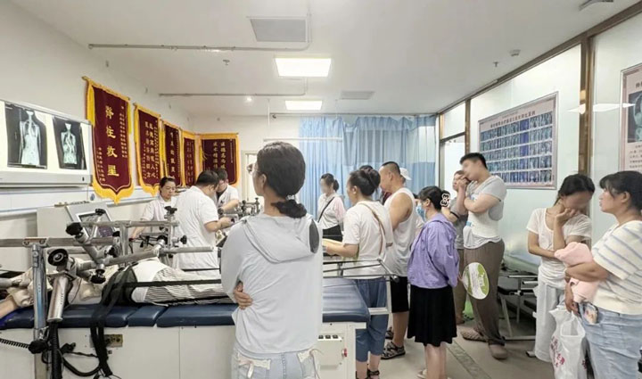 永林脊柱側彎門診迎來暑期就診高峰，專家支招解難題！